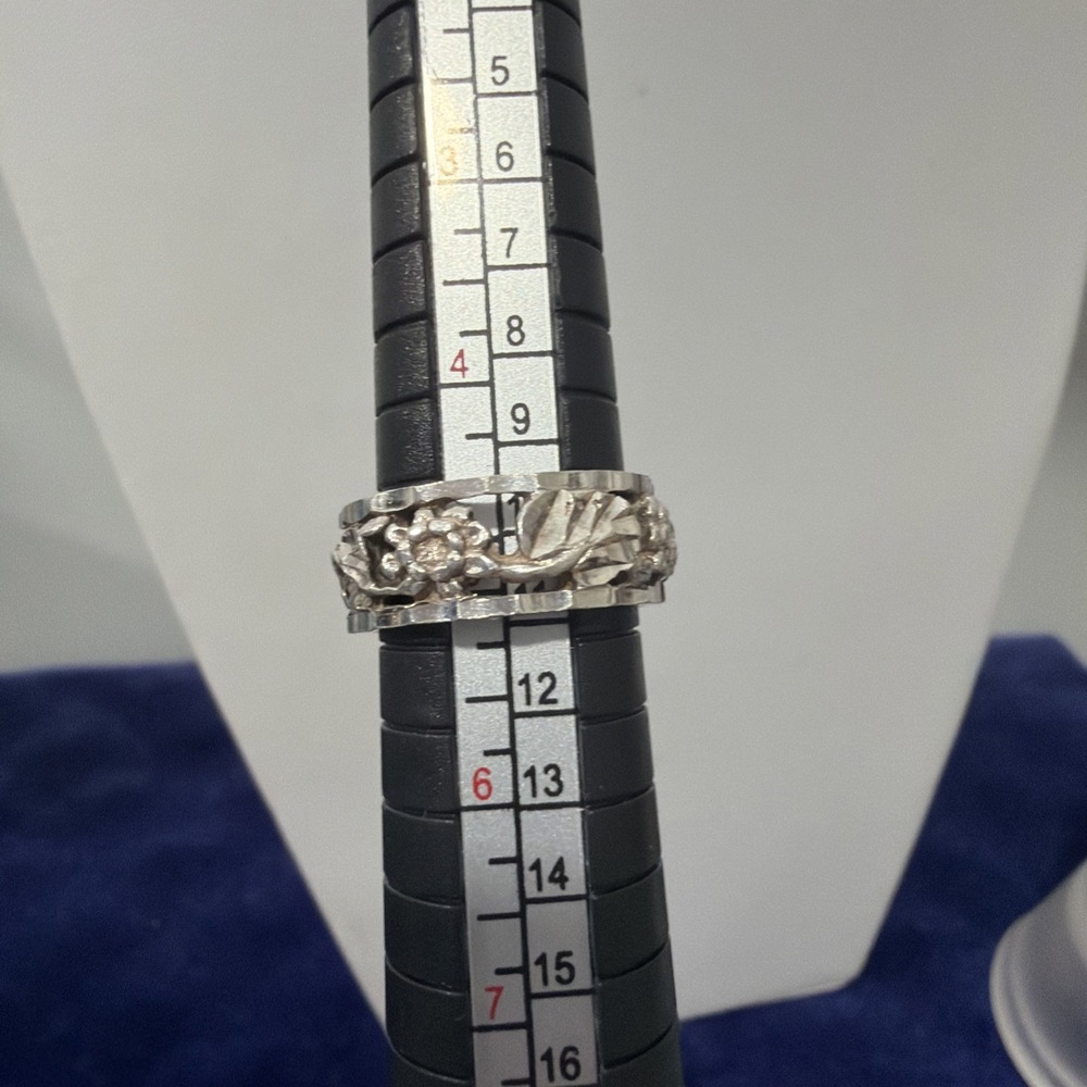 Sterling Silver 925 6.3gDiamond Cut Flower Band Ring Size 5 - Picture 8 of 10